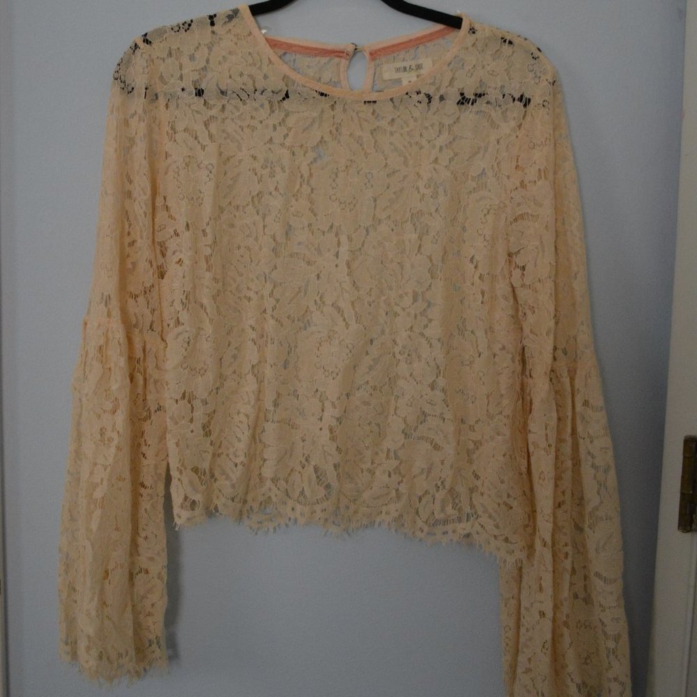 Bell Sleeve lace shirt